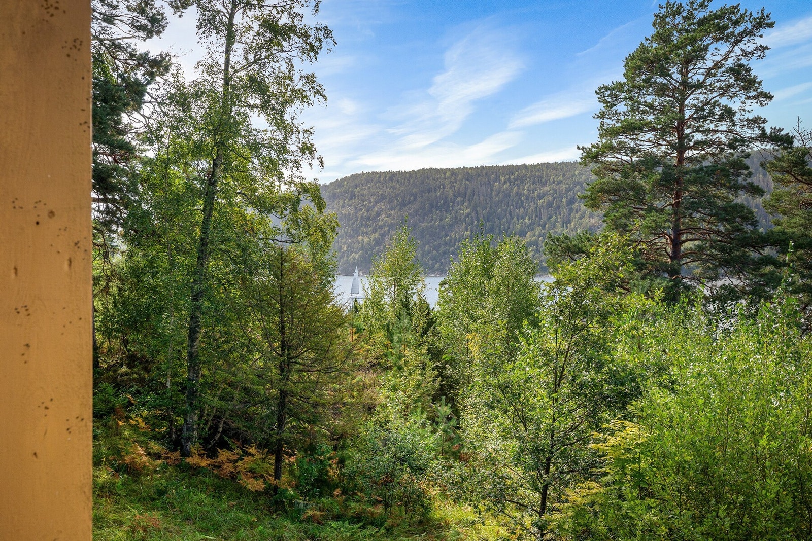 Kort vei til nærmeste tettsted med dagligvare, servicetilbud og alt du trenger for en komfortabel hyttetilværelse Galleribilde