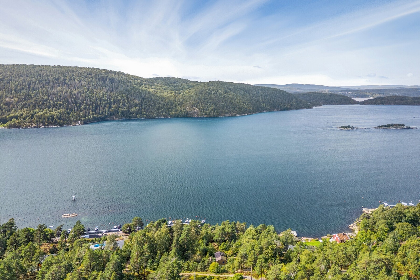 Fotturer i skog og langs kyststier, med rikelig muligheter for sopp- og bærplukking Galleribilde