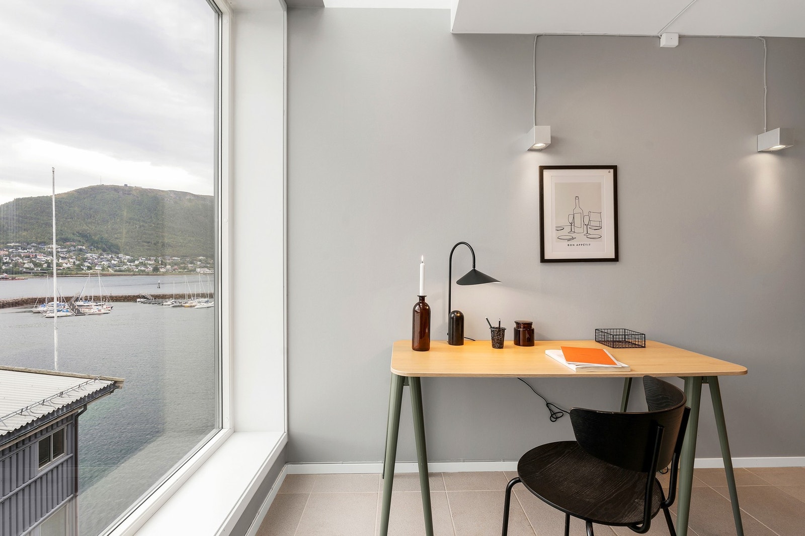 Vinterhage/kontor. Galleribilde