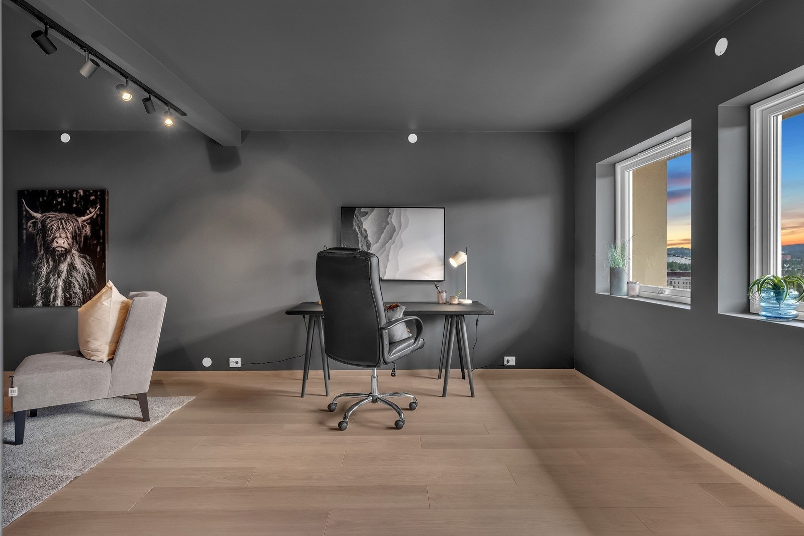 Det ene soverommet kan fint brukes som hjemmekontor. Galleribilde