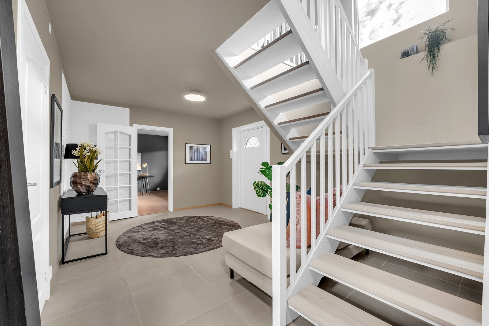 Trappegang mellom etasjene. Galleribilde