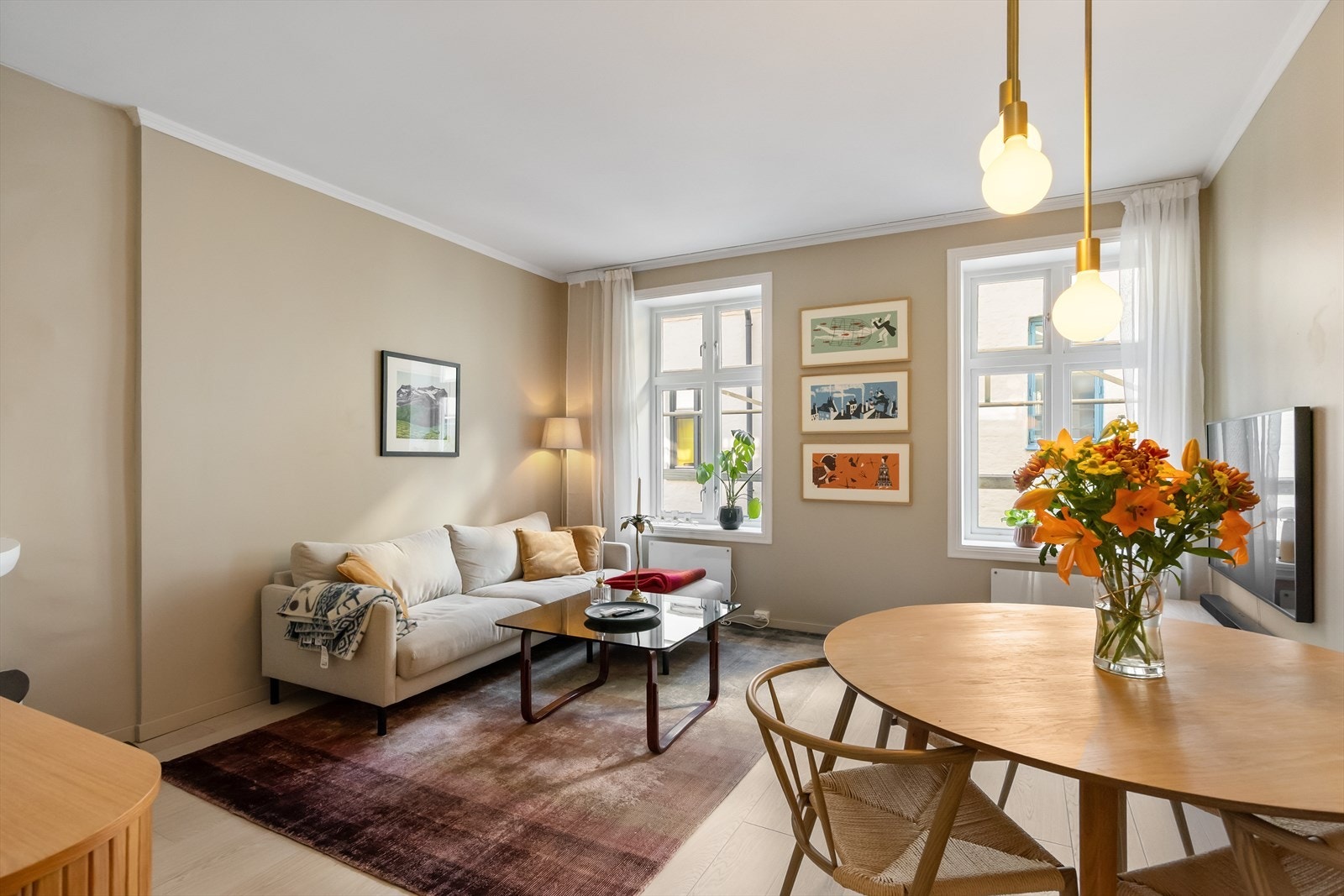 Velkommen til Iduns gate 5B! Dette er en attraktiv og delikat 3-roms selveier i 4. etasje, sentralt beliggende på attraktive Fredensborg. Galleribilde