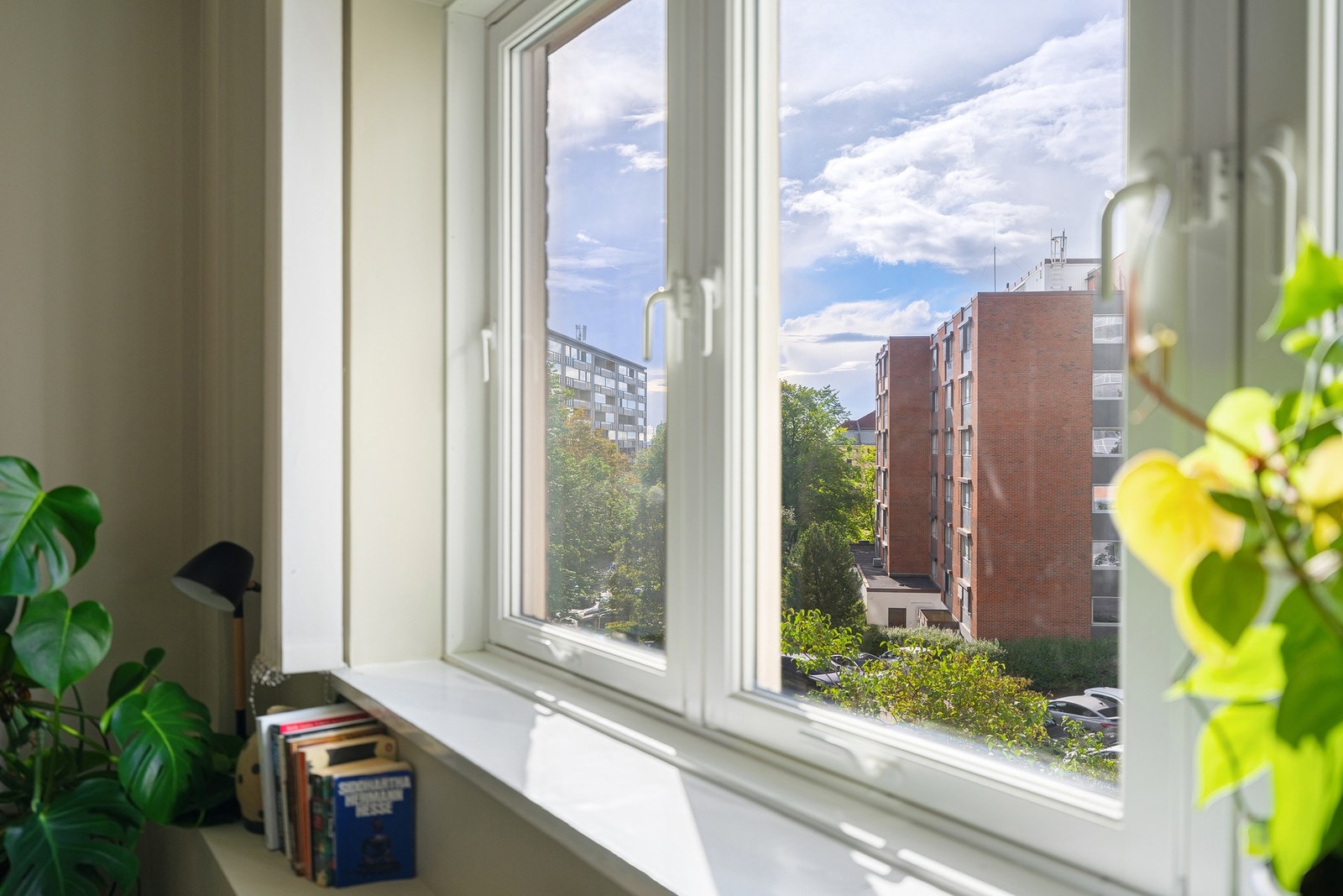Leiligheten vender i sin helhet mot rolig bakgård. Galleribilde