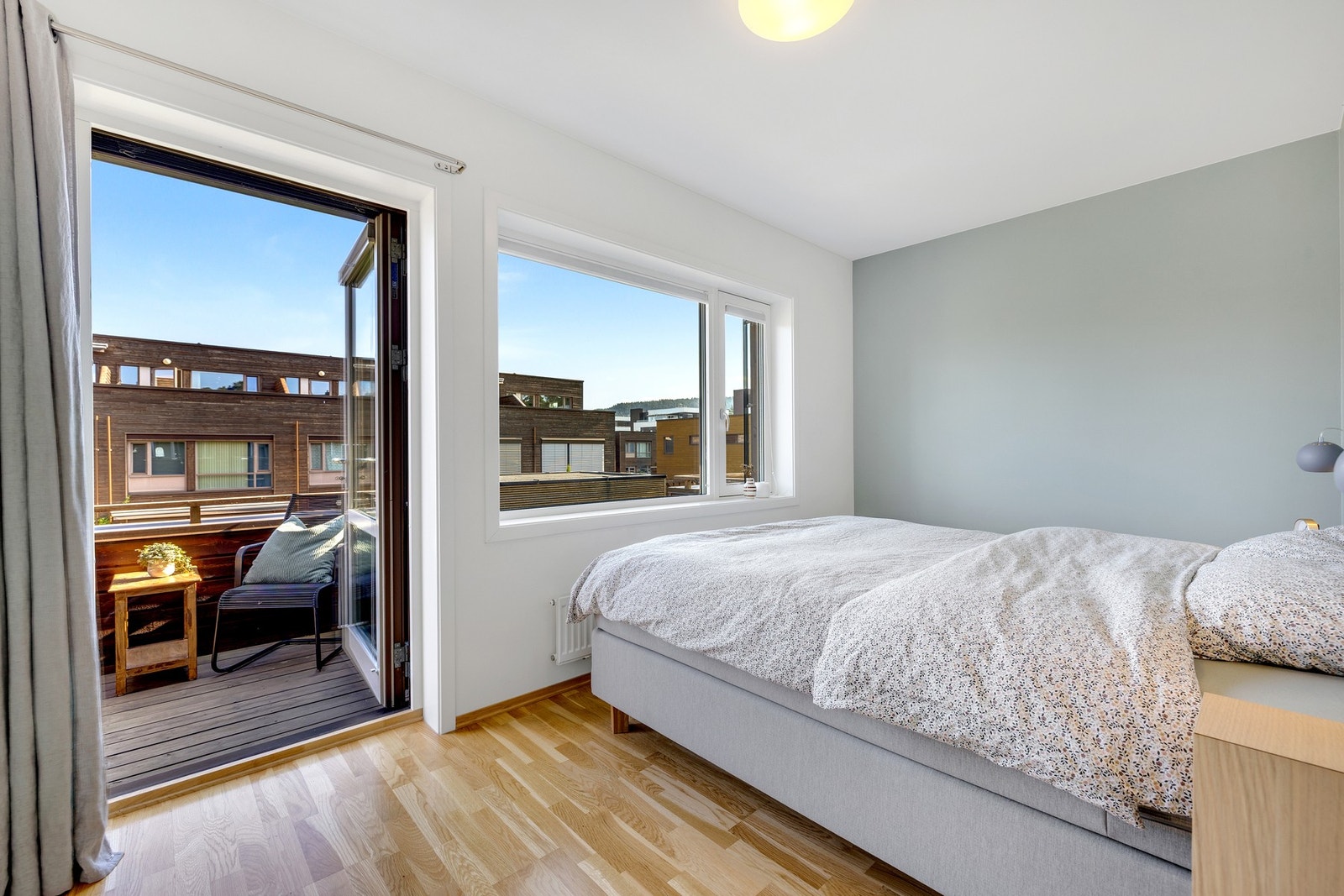 Fra soverommet har du egen østvendt balkong på ca. 4 kvm Galleribilde