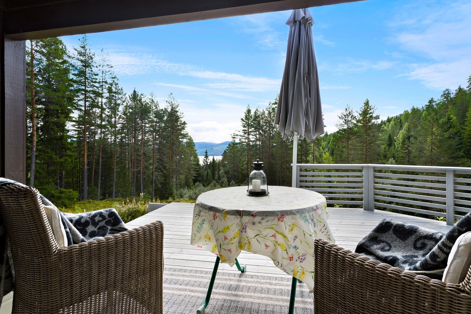 Terrasse utenfor stue på 40 kvm. Galleribilde