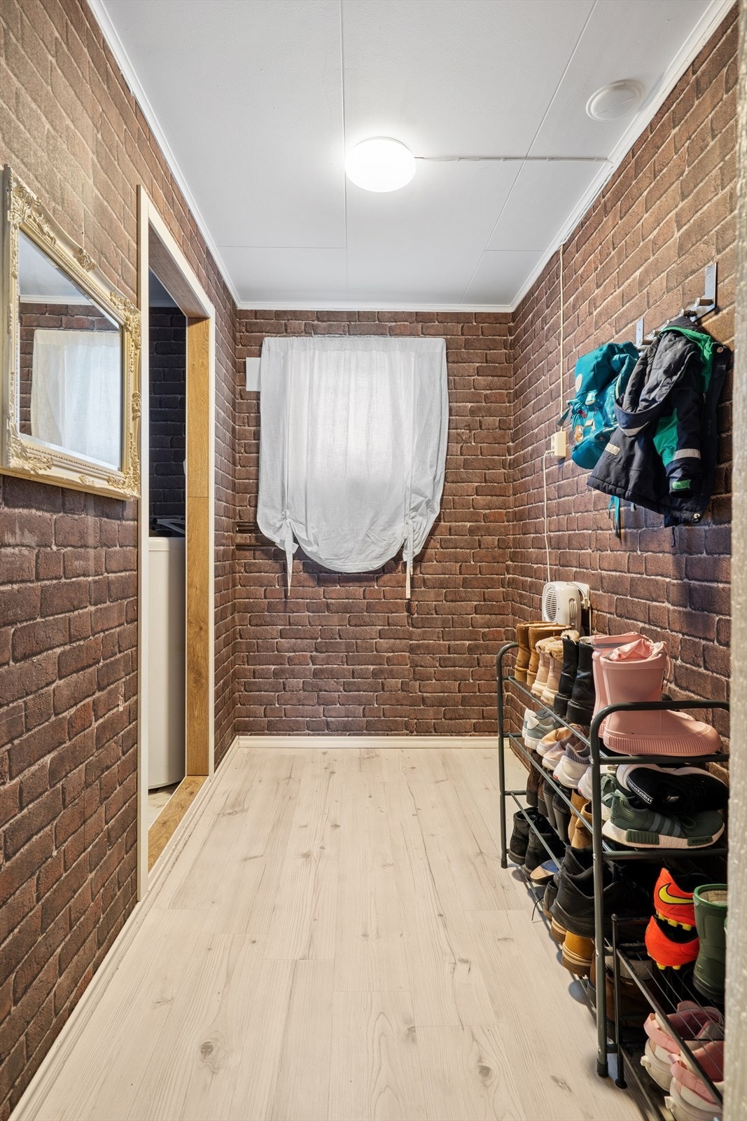 Garderoberom. Galleribilde