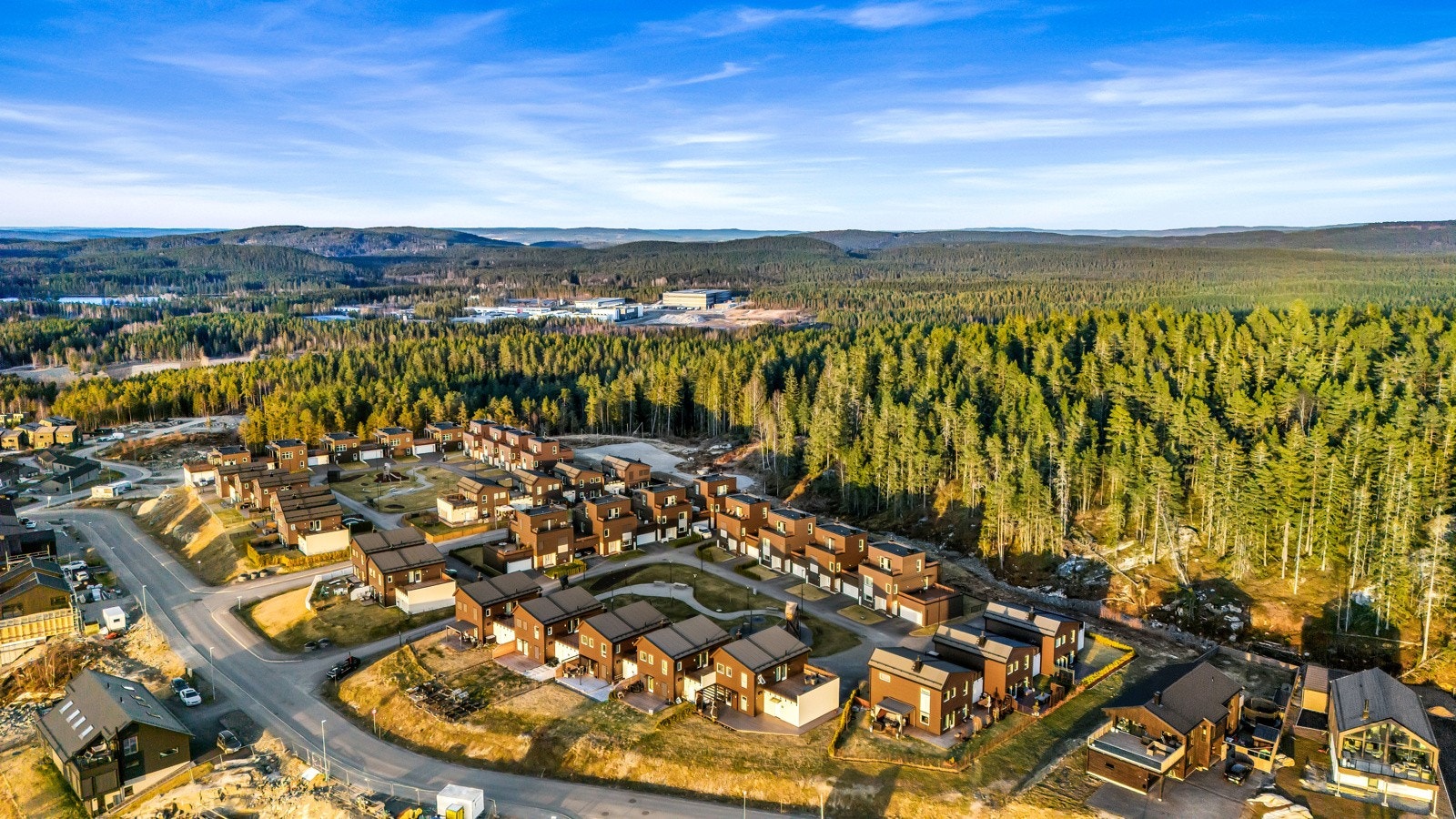Eneboligen ligger fint til på toppen av Løkenåsen. Nyere boligfelt med lekeplass, perfekt for barnefamilier. Galleribilde