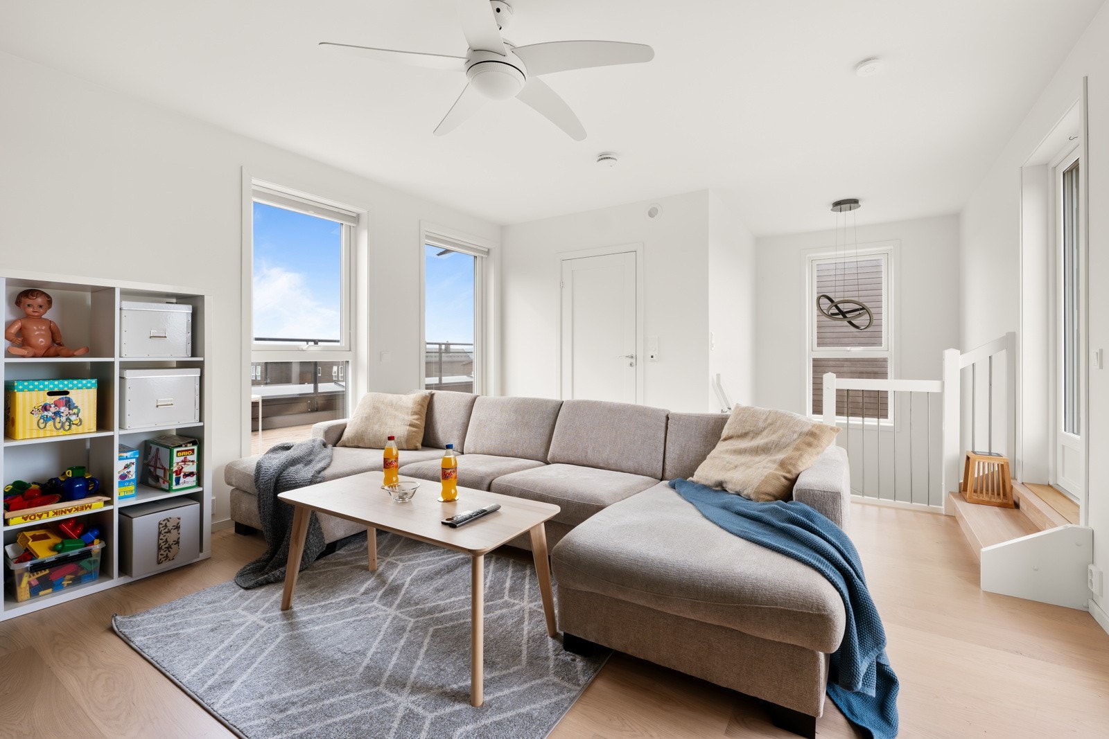 Loftstuen ligger som et sosialt samlingspunkt og kan gi ytterligere spillerom for alle i familien. Galleribilde