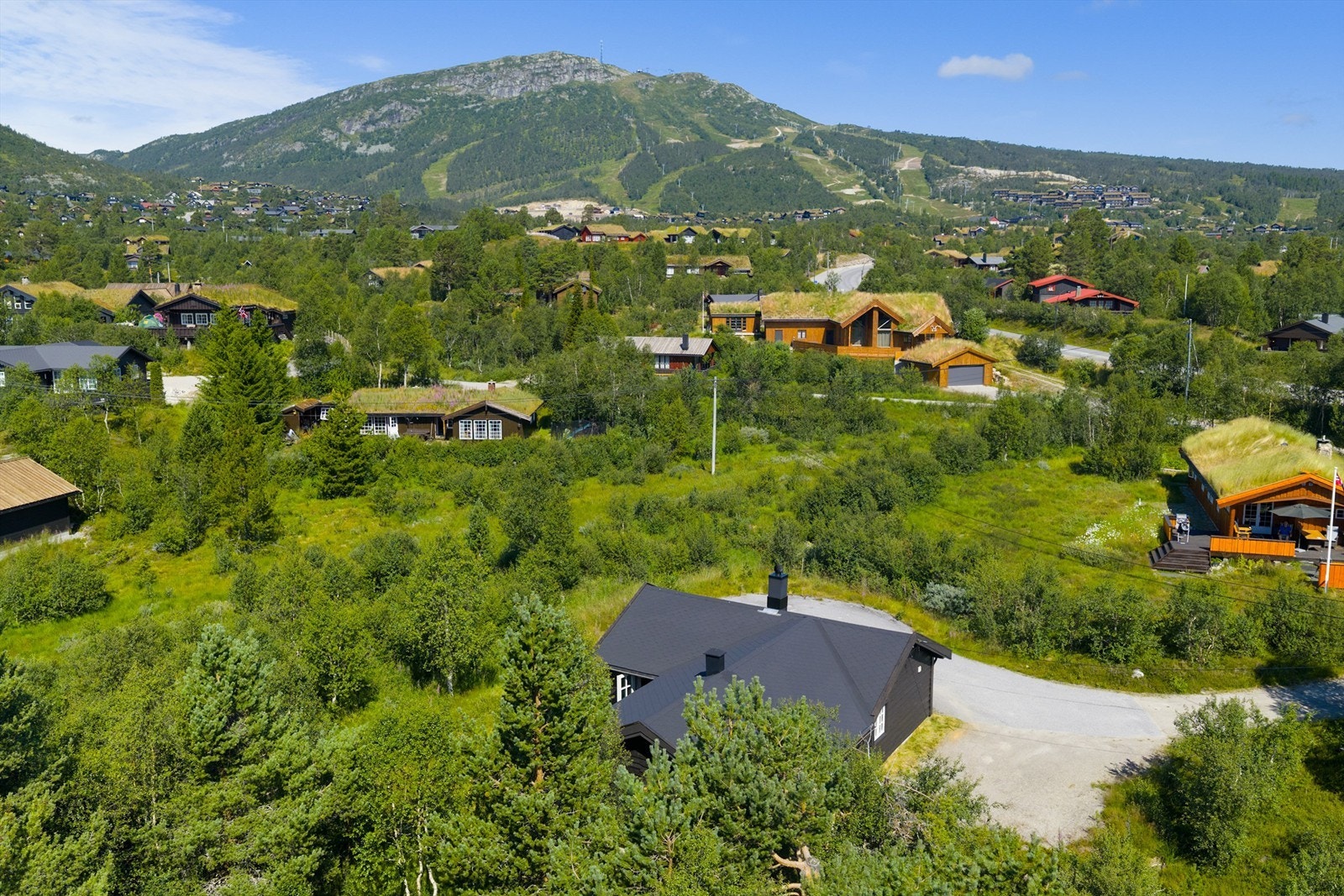 Meget sentral beliggenhet i forhold til skisenteret, offpiste og alpinbakken. Galleribilde