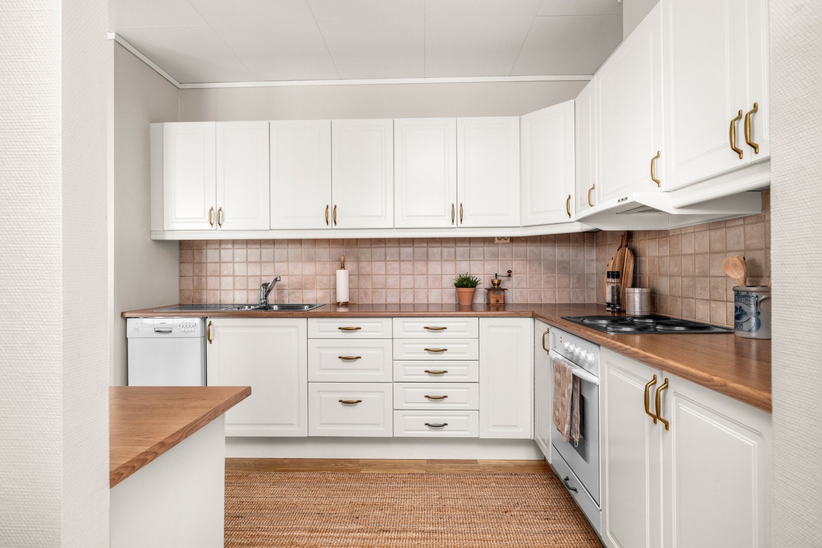 Hvitevarer på kjøkken medfølger Galleribilde