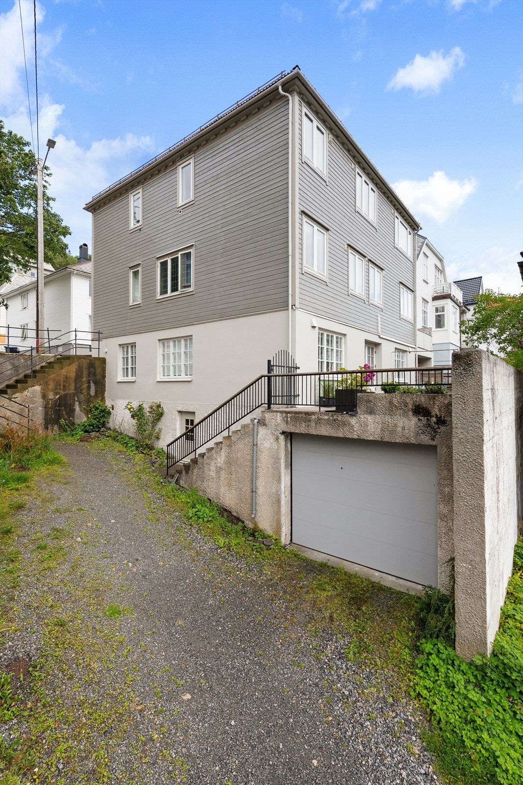 Eiendommen har egen garasje. Galleribilde