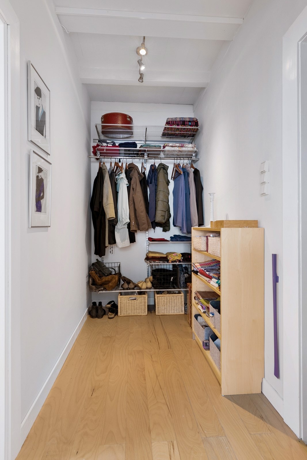 Garderobe Galleribilde