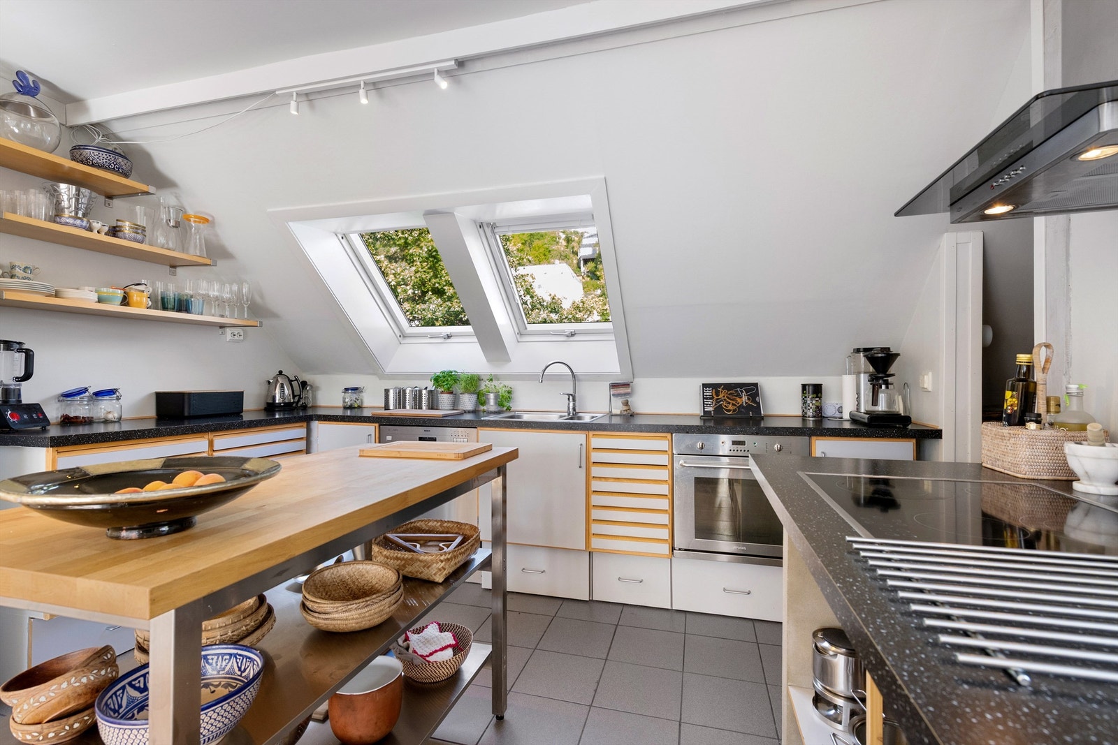 Store takvinduer gir godt naturlig lys Galleribilde