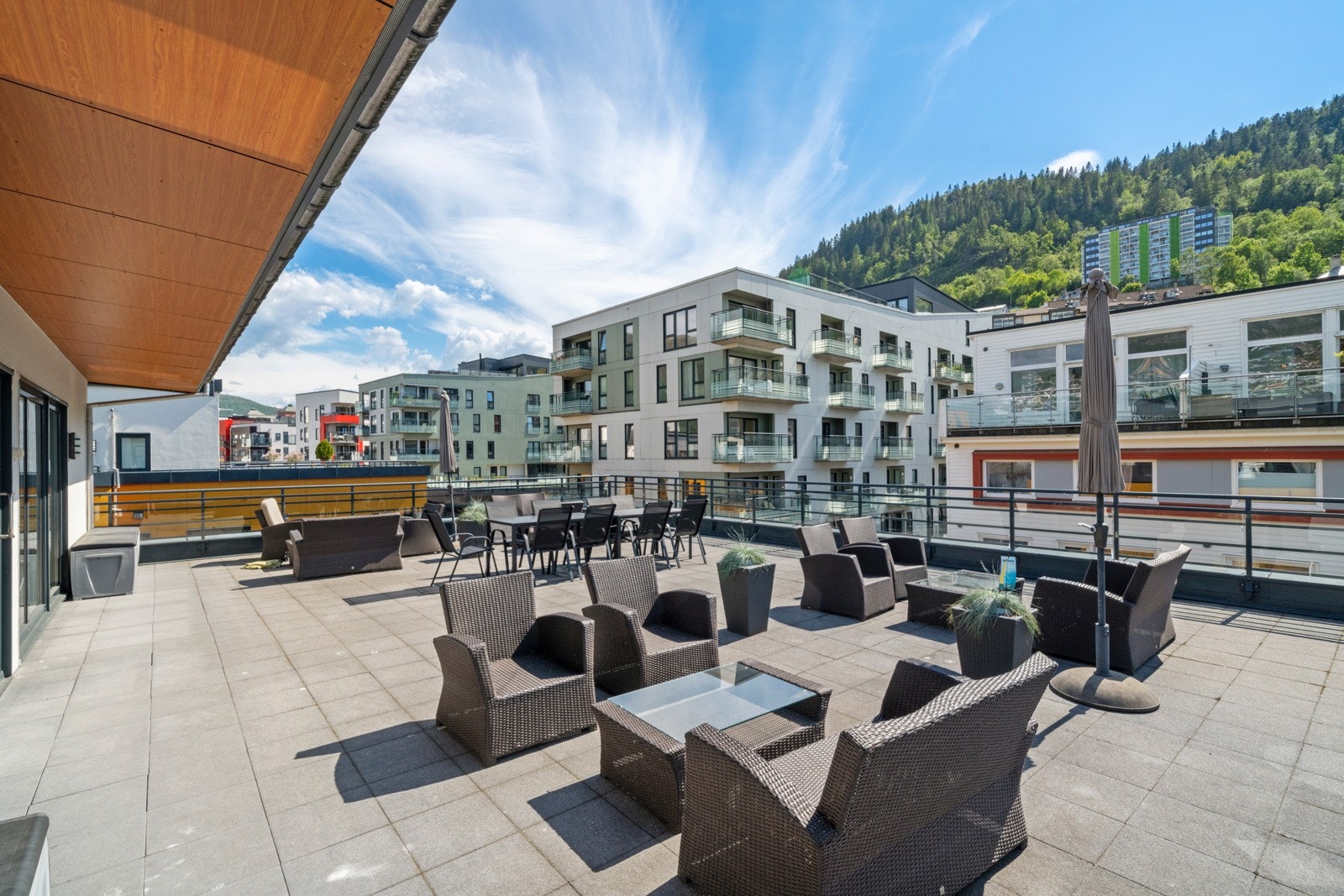 - Sameiet har en stor og fin felles takterrasse - Galleribilde