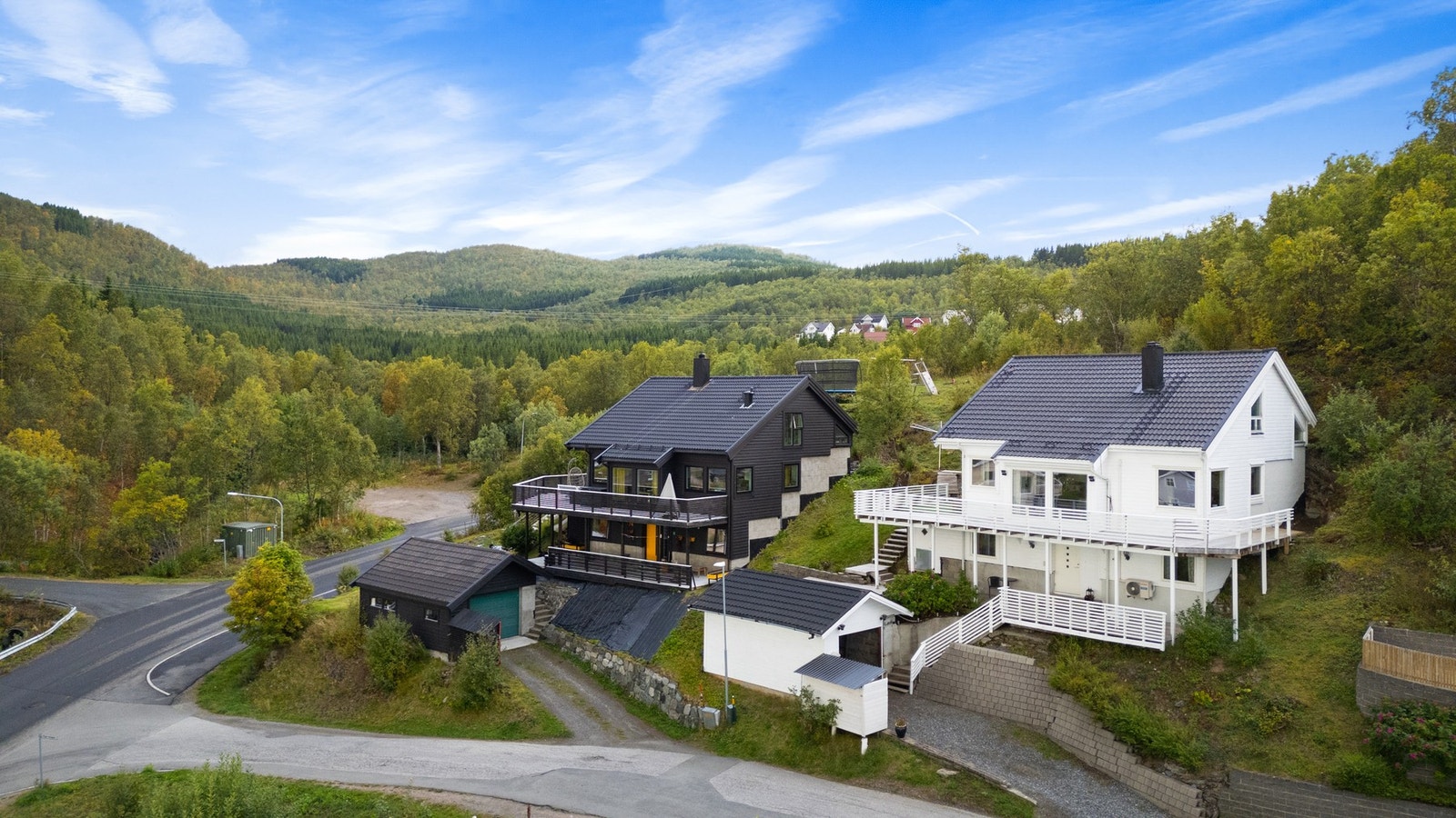 Boligen er godt vedlikeholdt med flere oppgraderinger i nyere tid og fremstår tiltalende og praktisk med gode løsninger Galleribilde