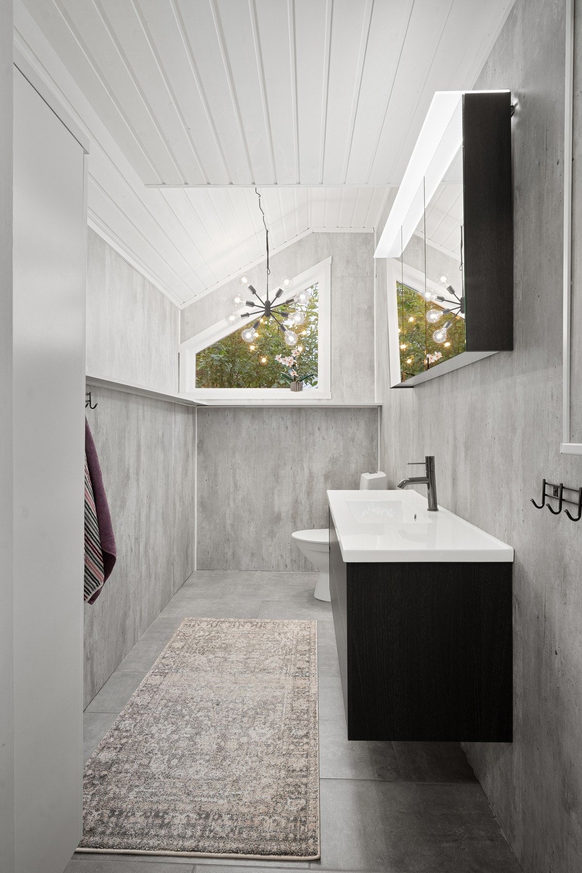 Moderne toalettrom Galleribilde