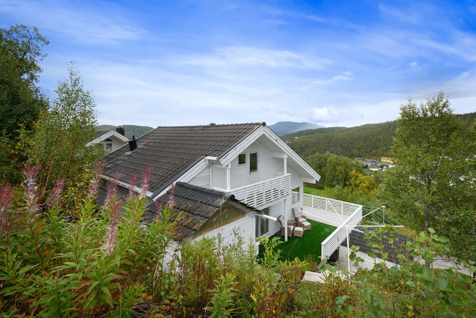 Usjenert eiendom med lite innsyn Galleribilde