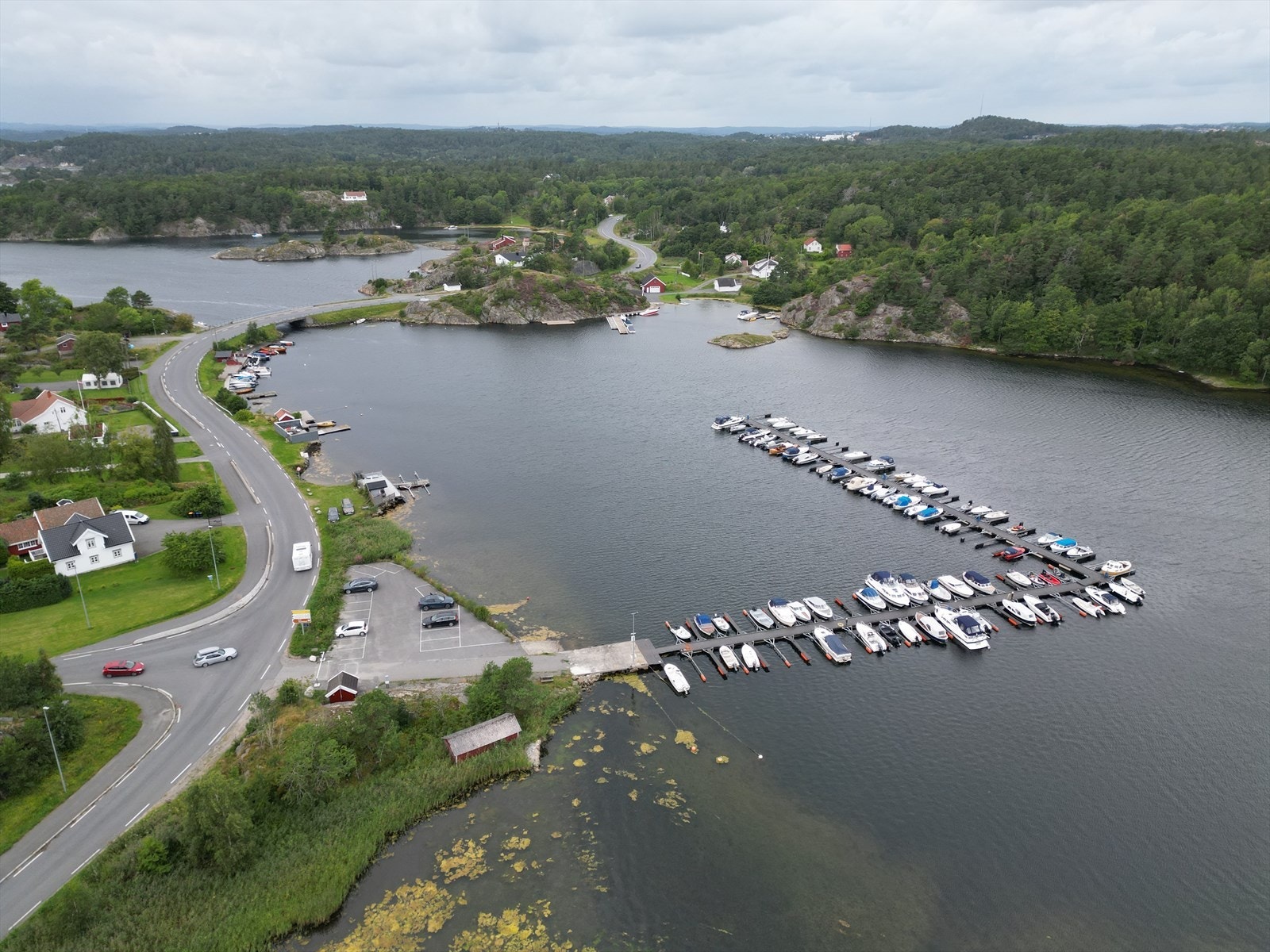 Bryggeplasser i Sandum vel bryggeforening - Det tas forbehold om ledig plass. Galleribilde