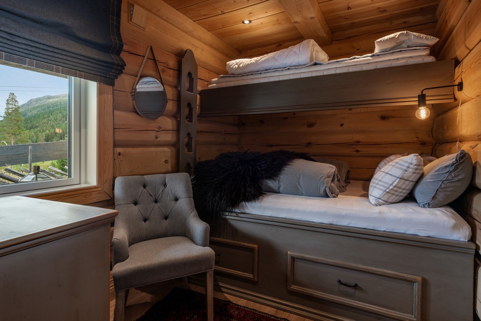 Soverom 2 med familiekøyeseng - her har man godt med soveplasser når leiligheten fylles med liv og latter Galleribilde