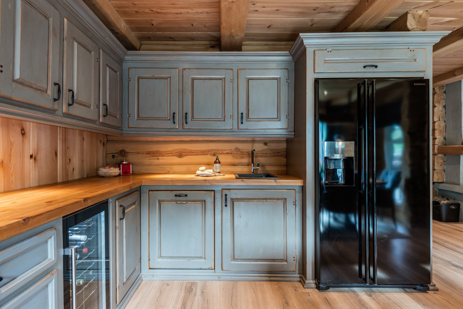 Tryll frem de lekreste retter og inviter inn til hyggelige stunder med nære og kjære Galleribilde