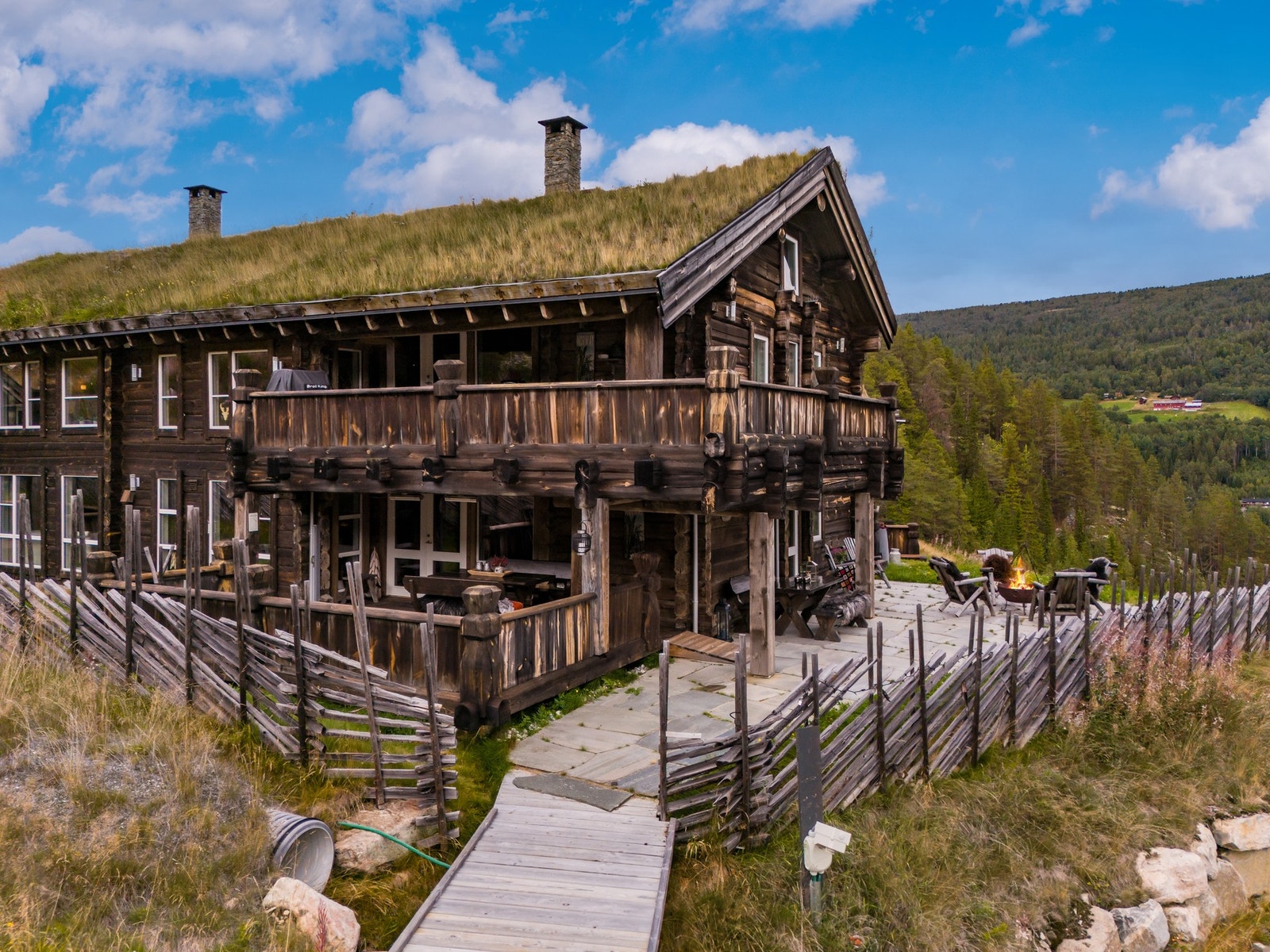 Her sklir man rett inn i solveggen når man er ferdig i bakkene. Galleribilde