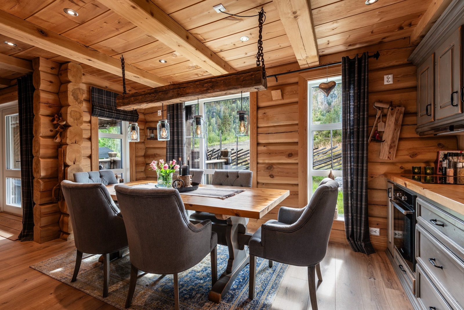 Leiligheten er full av særpreg som skaper en lun atmosfære Galleribilde