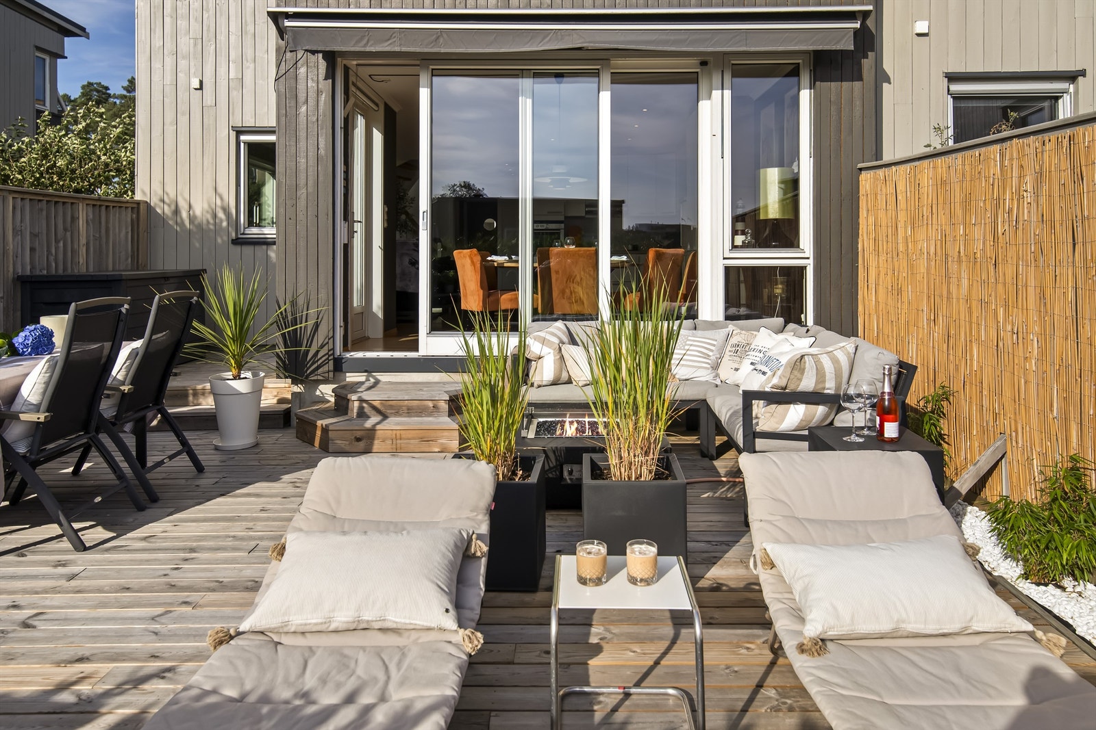 Nyere terrassedekke er lagt av selger Galleribilde