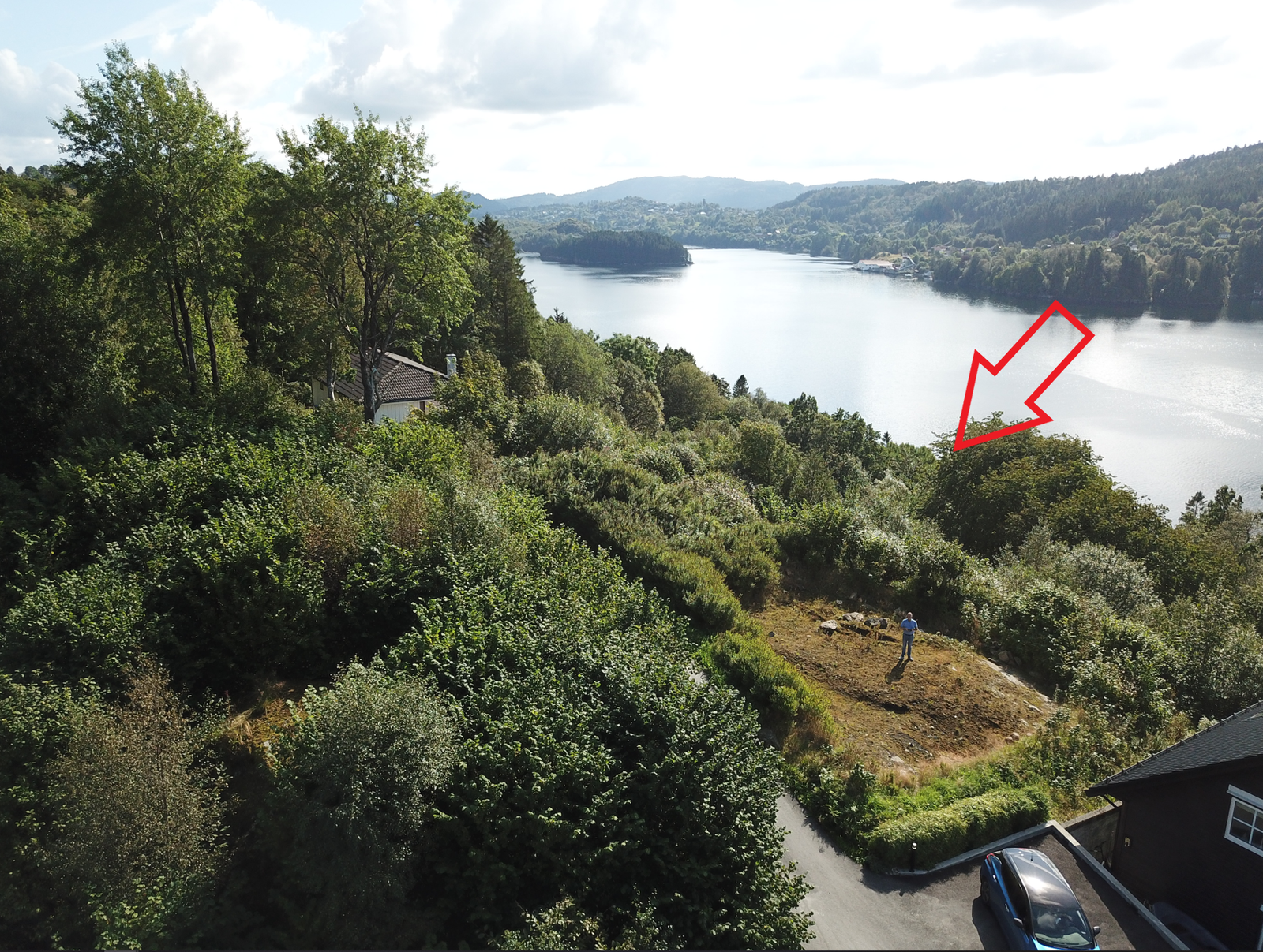 Tomten er solrik, ligger vestvendt, og utsikt mot Alverstraumen Galleribilde