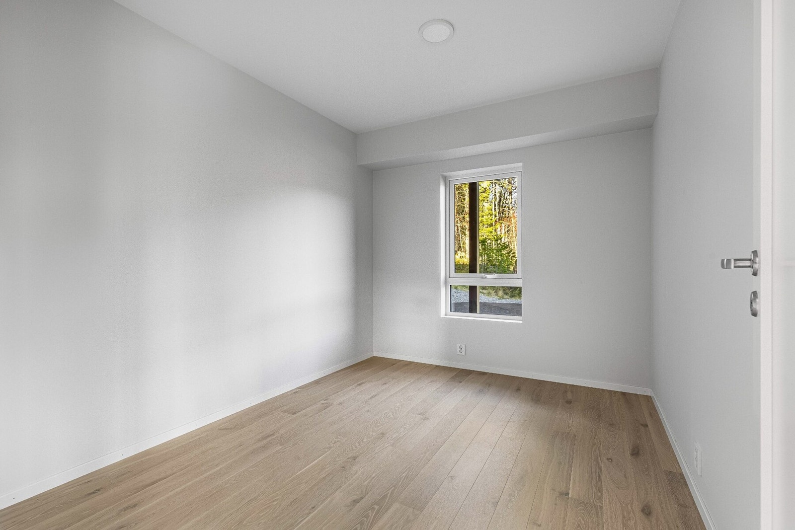 Om ønskelig kan et av soverommene disponeres som ekstra stue, hjemmekontor, treningsrom eller hva enn en måtte ønske. Galleribilde