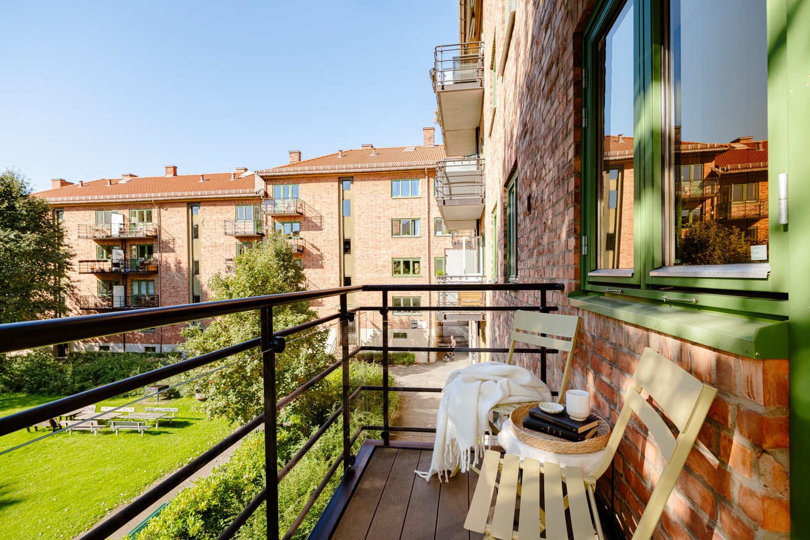 Balkongen er sydvestvendt og har gode solforhold. Galleribilde