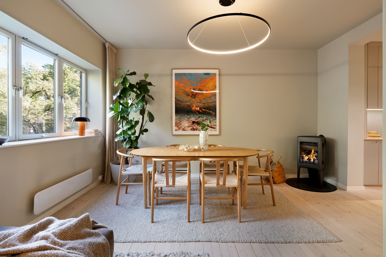 Her er det god plass til langbord hvor du kan invitere venner og familie til hyggelige middager og sammenkomster. Galleribilde