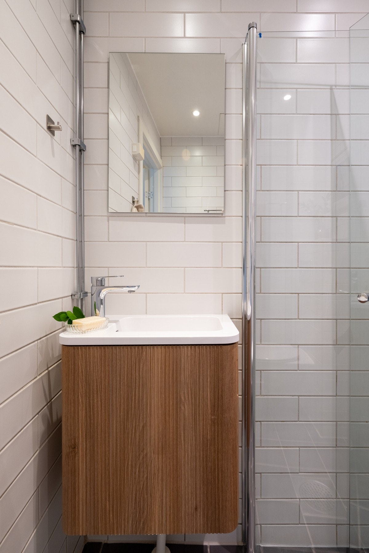 Det er varme i gulvet og downlightsbelysning. Galleribilde