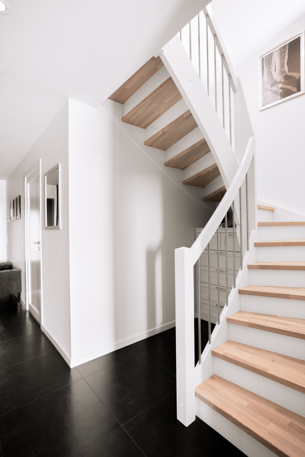 Romslig trappeoppgang. Galleribilde