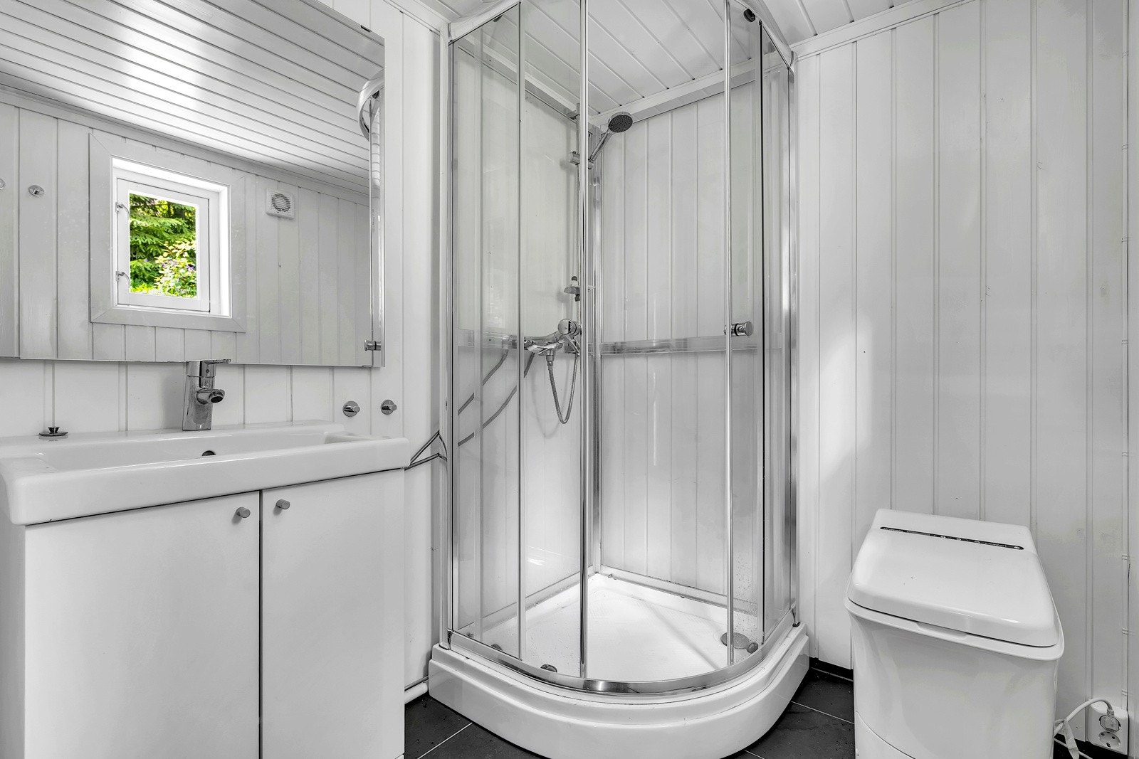 Bad med moderne bekvemligheter Galleribilde