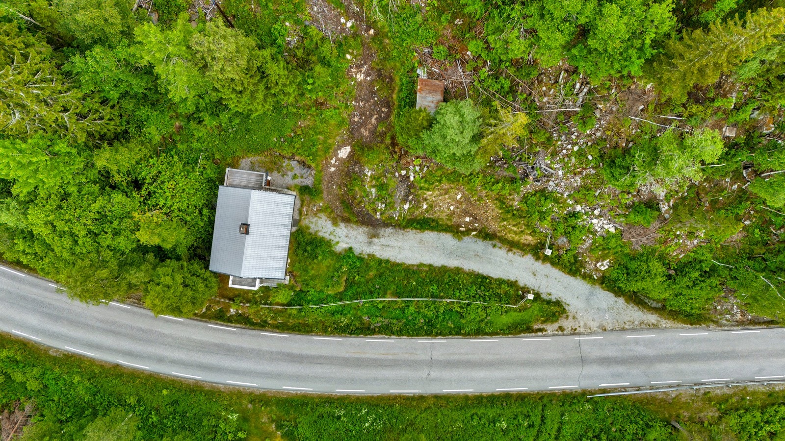 Tuddalsvegen 1369 er en landbrukseiendom på 686 dekar med 569 dekar produktiv skog Galleribilde