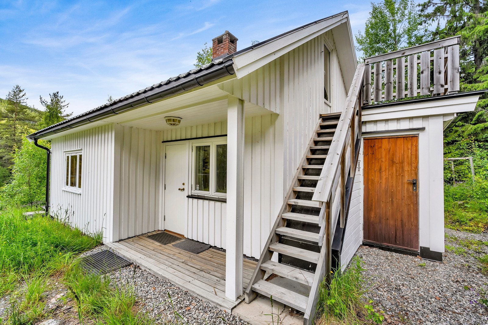 I påbygget er det en gang og nyere bad. Galleribilde