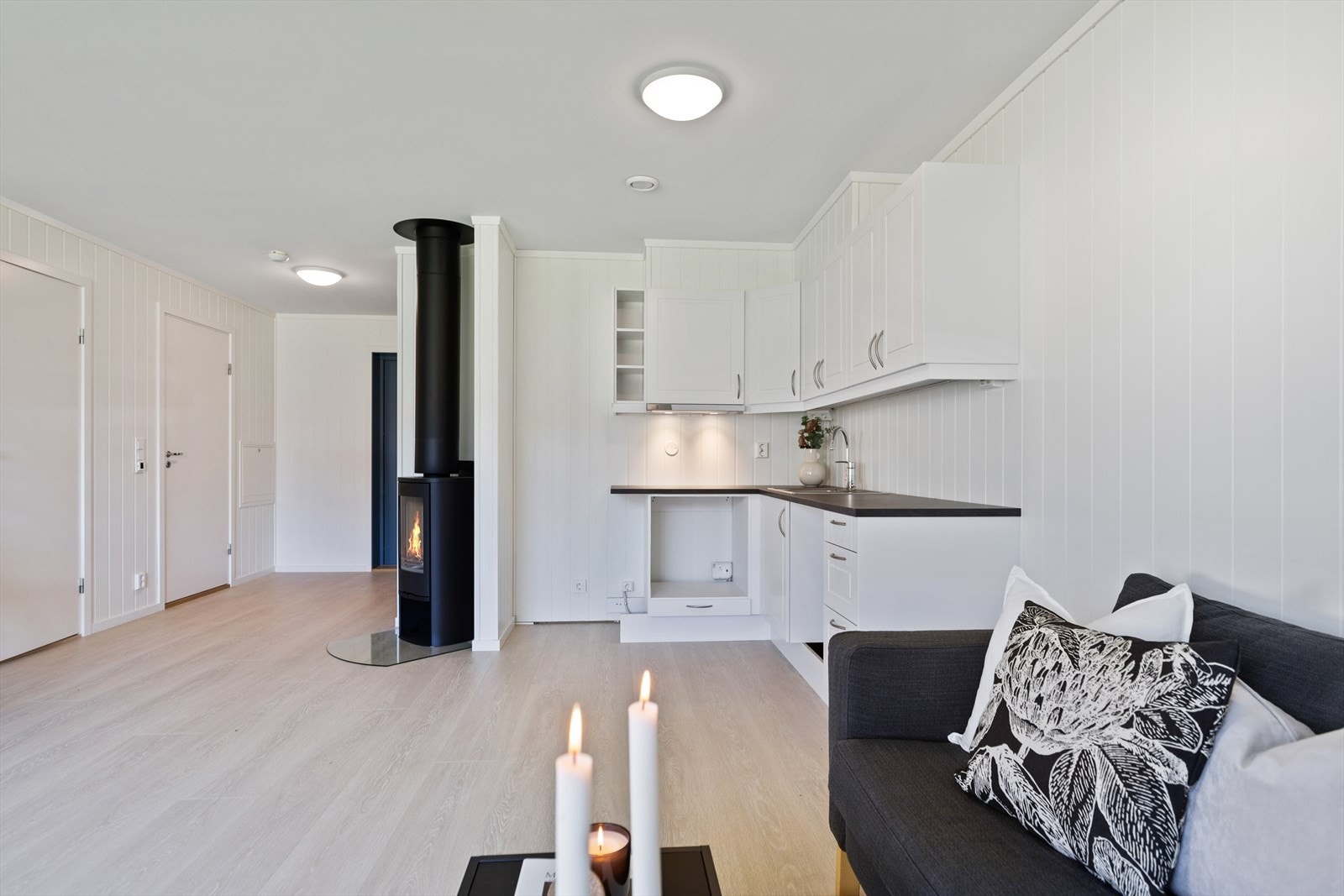 Det er åpen kjøkken og stueløsning. Galleribilde