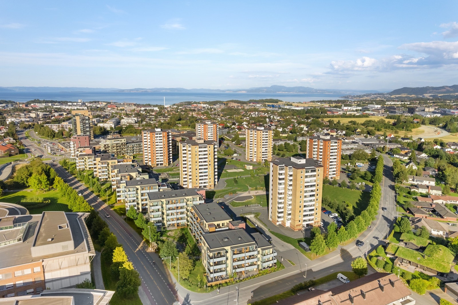 Valentinlyst er et boområde i Trondheim Øst, ca. 4 km fra Trondheim Sentrum. Med sentral beliggenhet på Valentinlyst har prosjektet kort vei til det meste av fasiliteter. Blant annet butikksenter med dagligvarebutikker, apotek, dyrebutikk, legesenter, vin Galleribilde