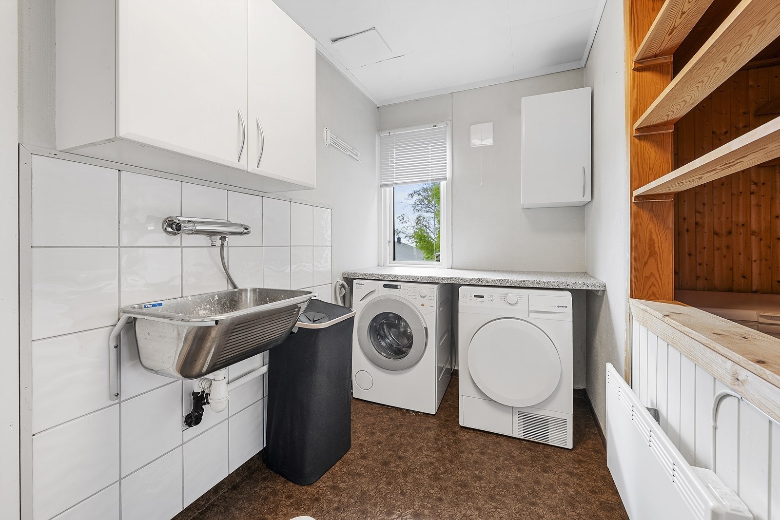 Romslig vaskerom Galleribilde