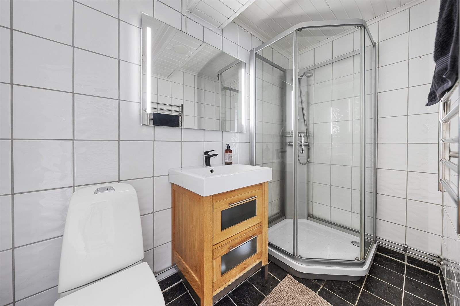 Flislagt baderom med varmekabler Galleribilde