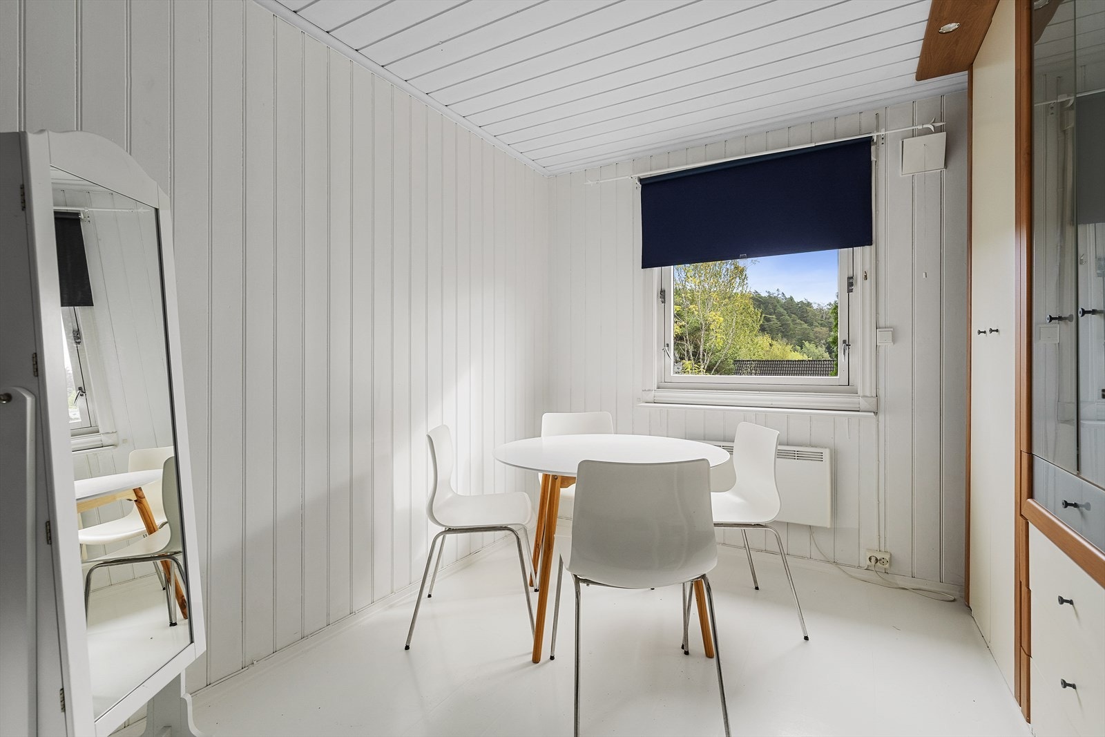 Soverom 1 - med god plass til garderobeskap Galleribilde