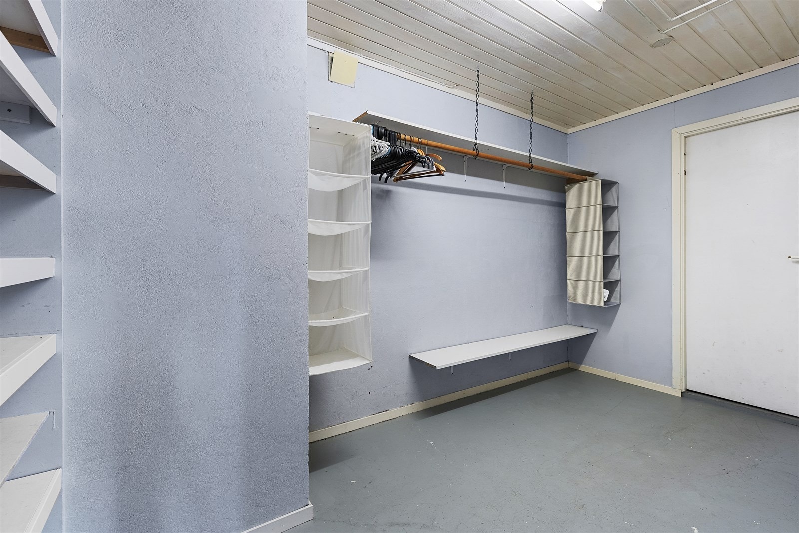 Godt med lagringsplass i boder Galleribilde