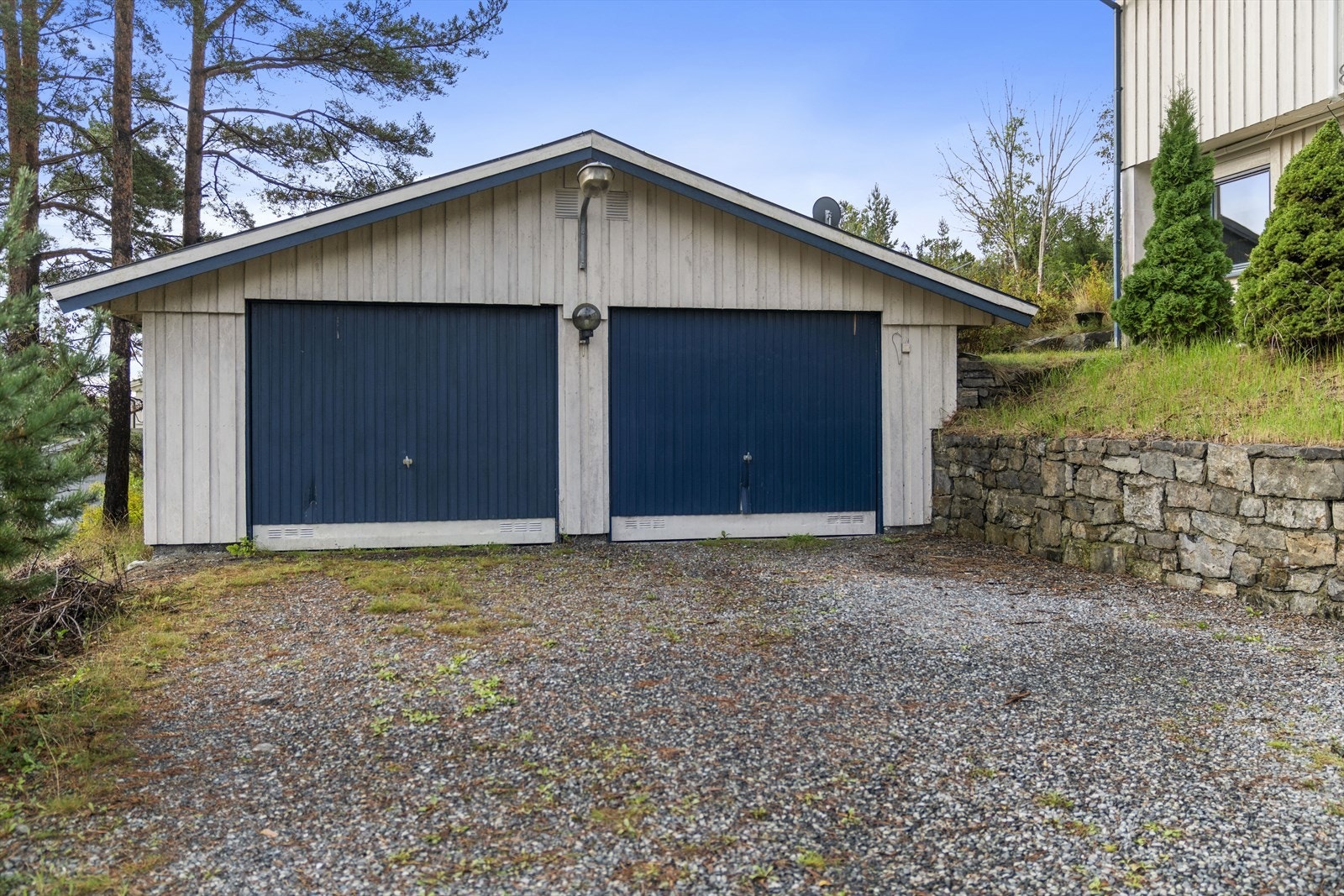 Boligen disponerer én garasjeplass Galleribilde