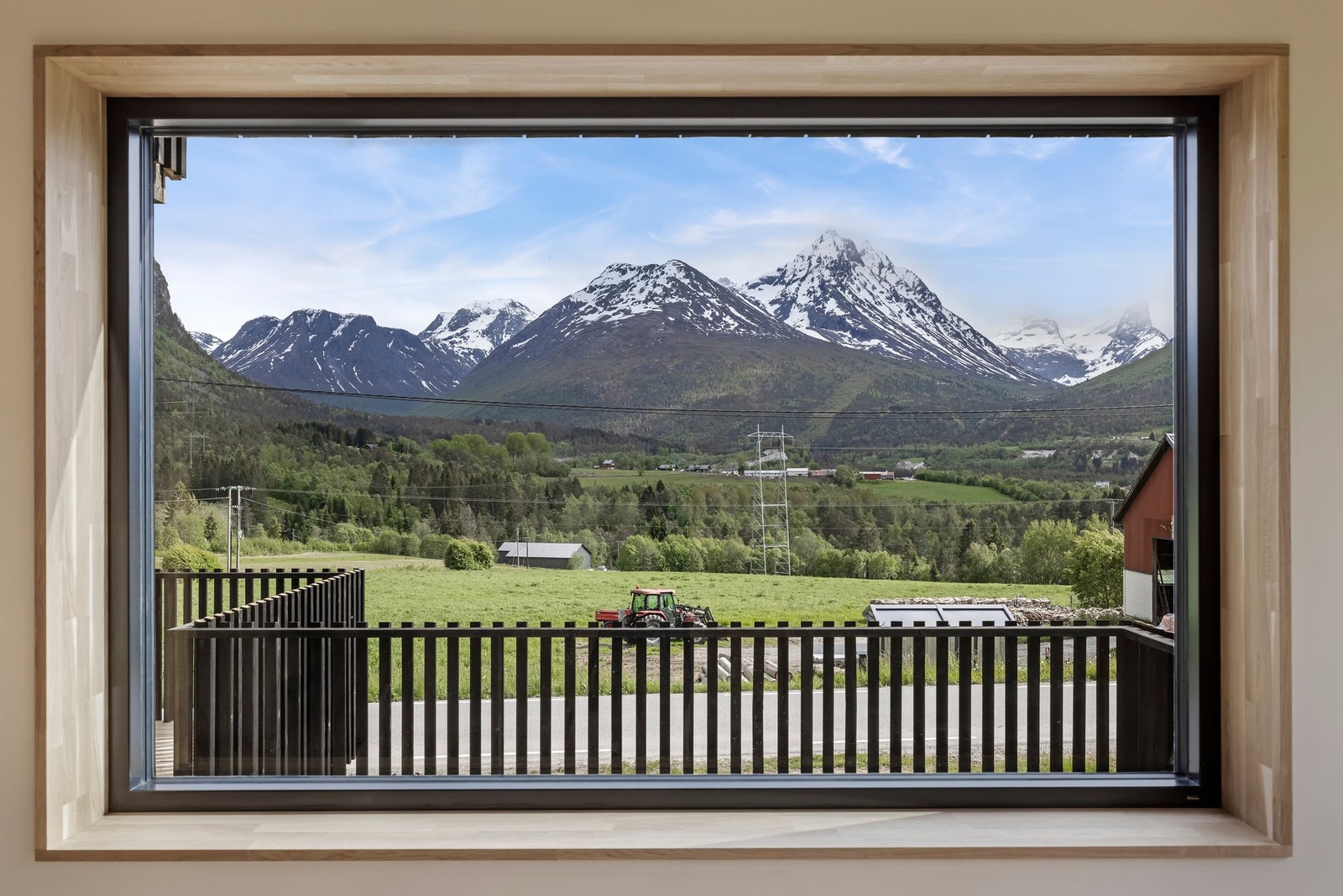 Utsikt rett mot Vengetind Galleribilde