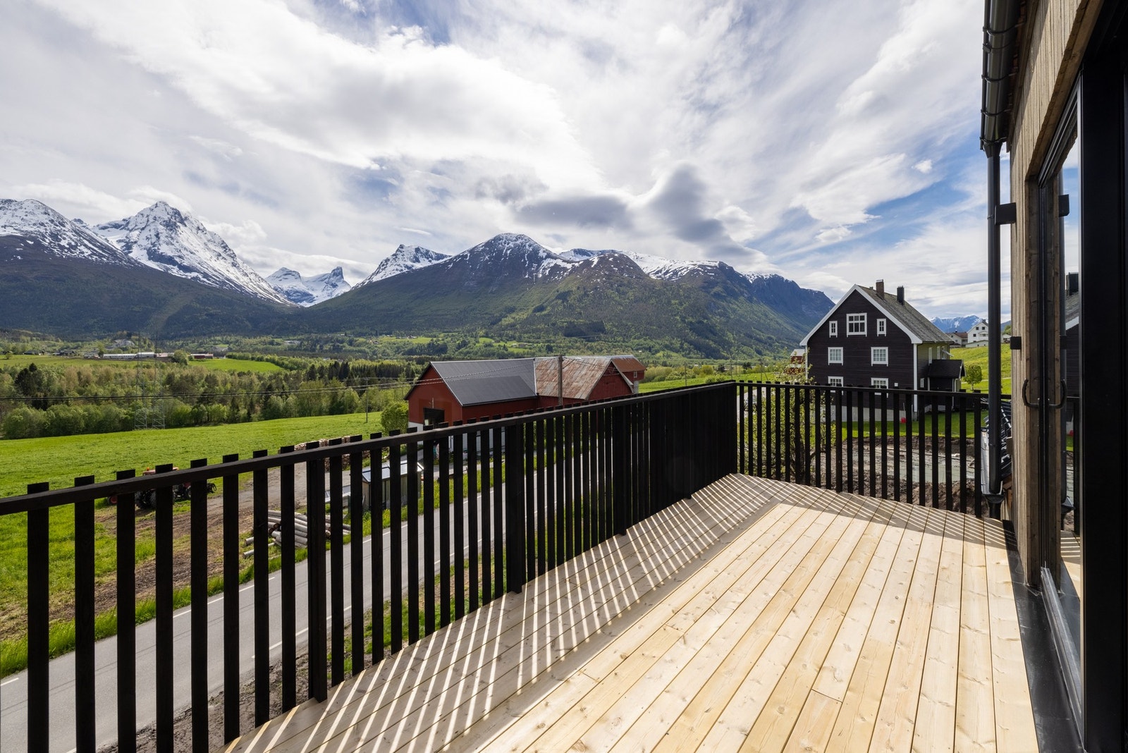 Romslig veranda med flott utsikt Galleribilde