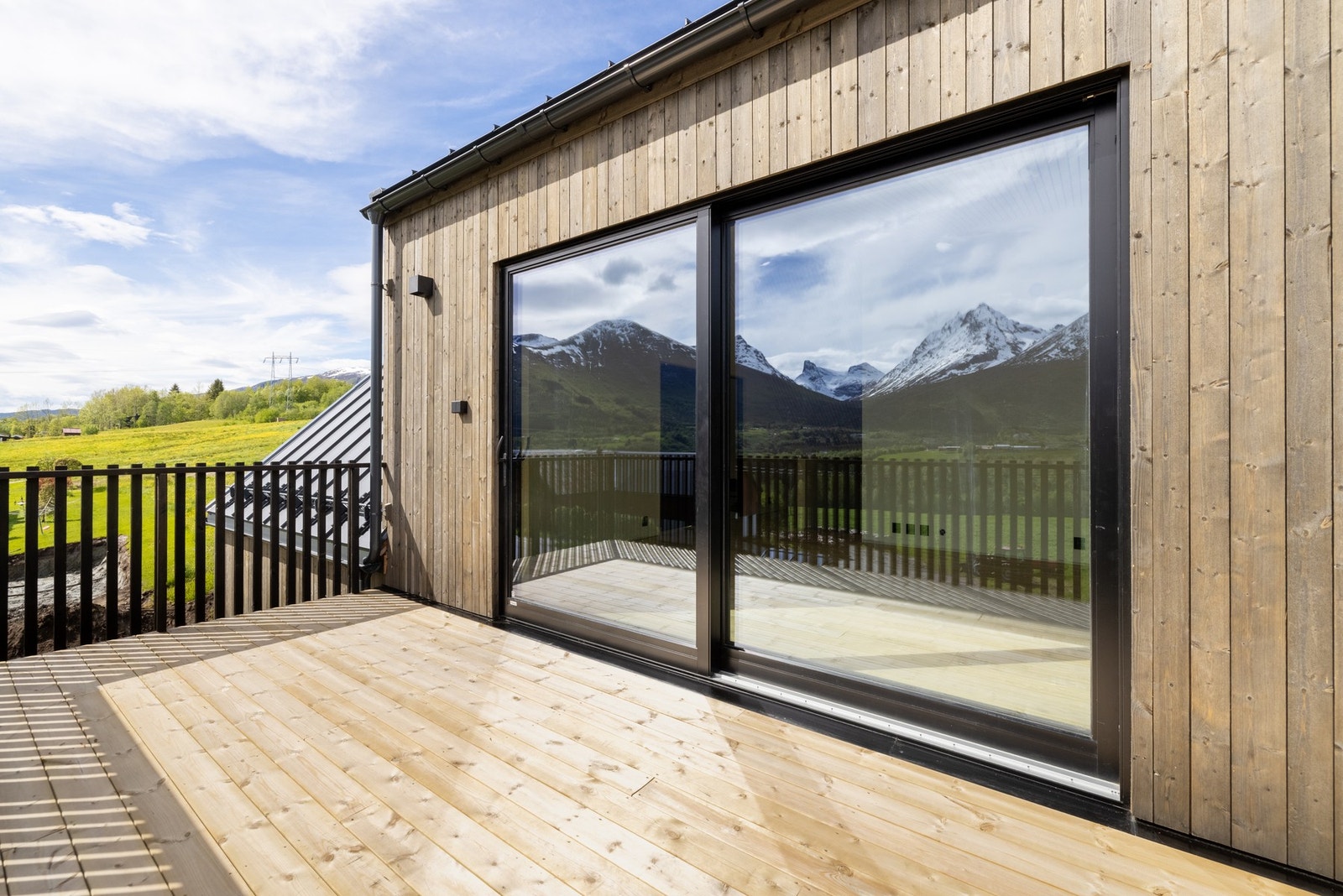 Veranda i 2. etasje. Utgang fra loftstue Galleribilde