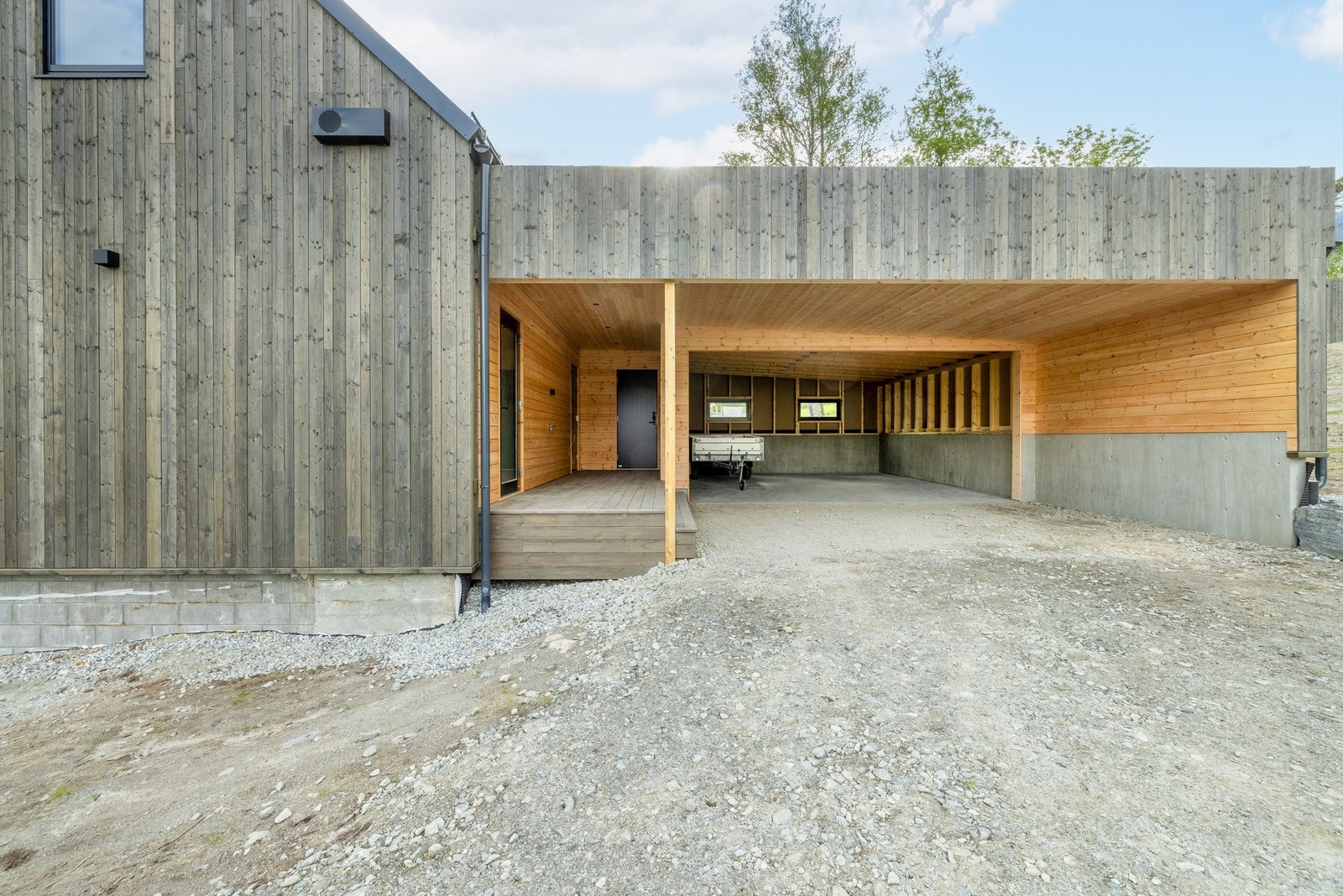 Indre del av carport leveres uisolert, men er klargjort for å isoleres om det settes inn port Galleribilde