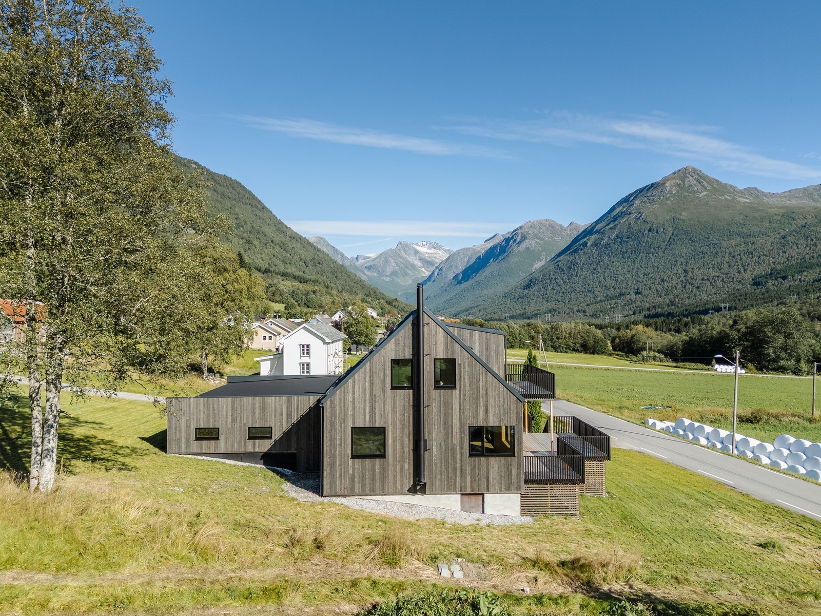 Helt nytt ferdigstilt hus Galleribilde