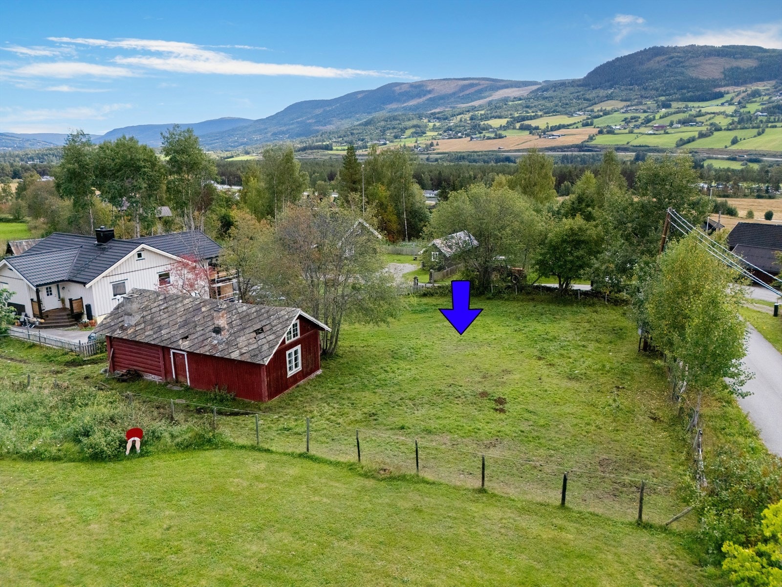 Tomten er ca 1020 kvm. Galleribilde