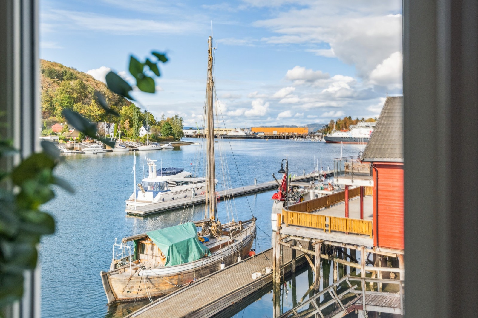 Fra leiligheten har man flott utsikt mot Sundet. Galleribilde